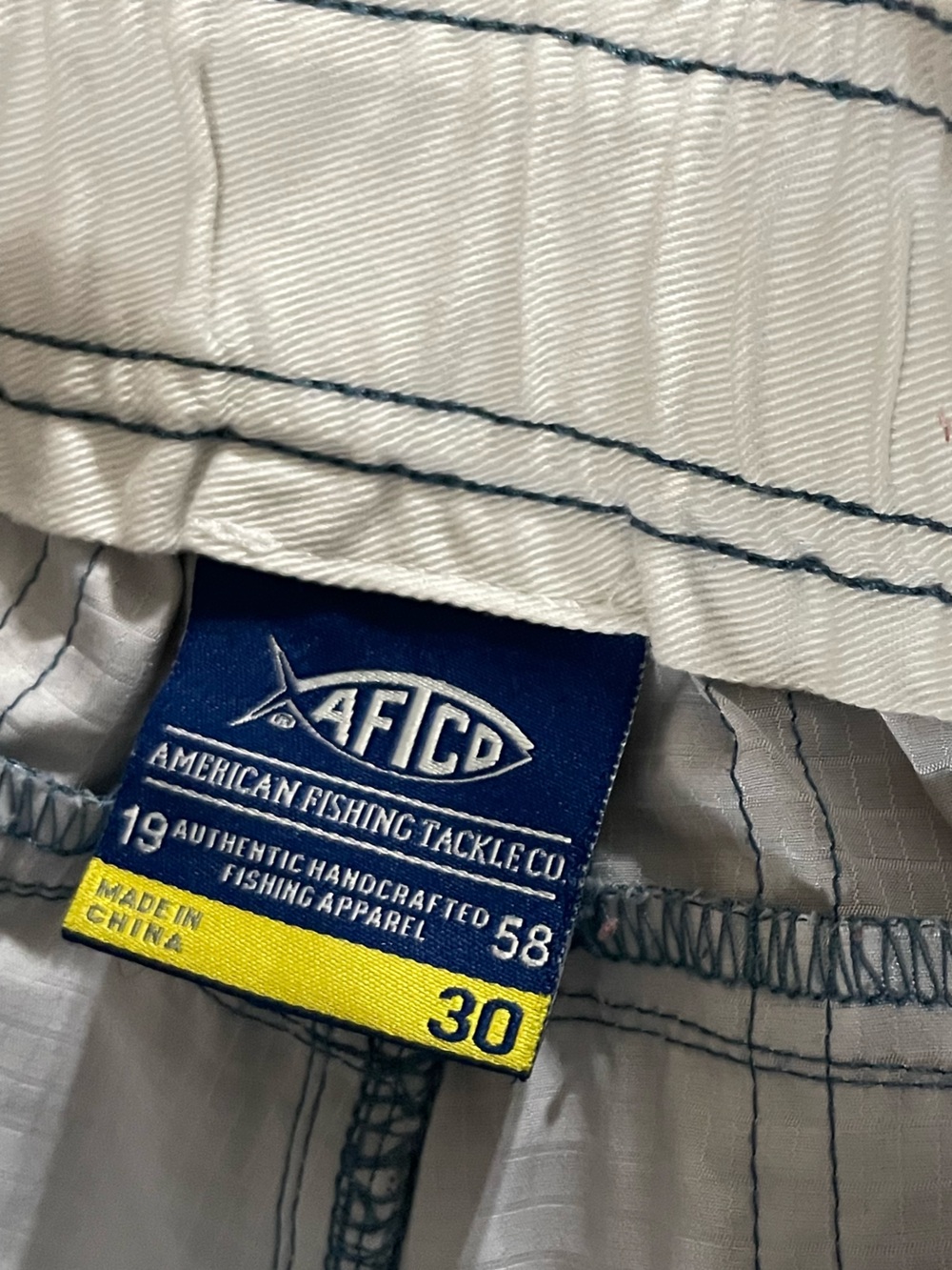 AFTCO Original Fishing Shorts blue camo print yellow logo on the cargo pocket - Picture 5 of 10